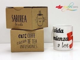 Taza personalizada 'La vida comienza a los 50'